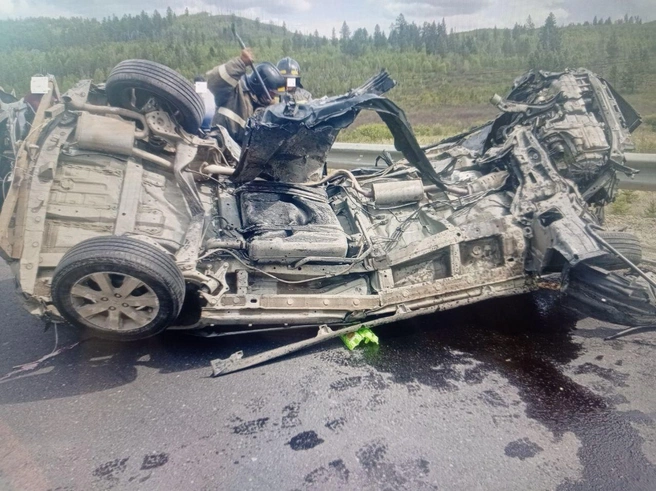 В таком состоянии оказалась легковушка | Источник: Госавтоинспекция Забайкалья / T.Me