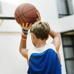 Вместо здоровья — больные суставы и сколиоз: антирейтинг детских видов спорта