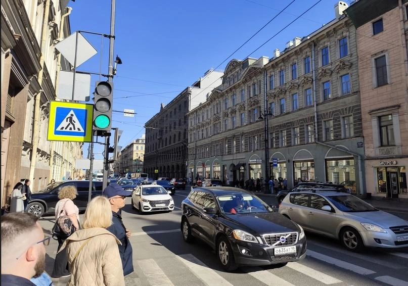 В центре довольно узкие тротуары | Источник: Аркадий Каюгин