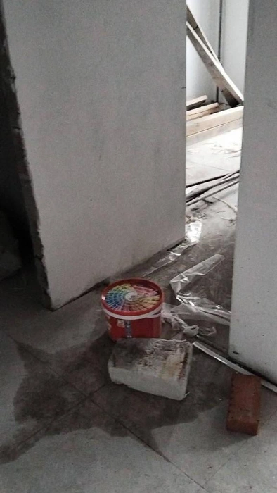 При этом жители доплатили сотни тысяч рублей, чтобы им сделали ремонт в квартирах | Источник: 86.RU