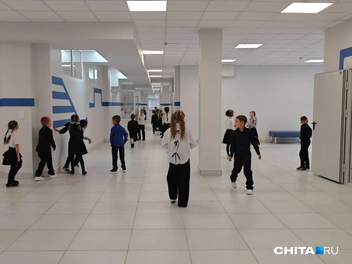 Это что — фонтанчики с водой? И комната для сна? Чем удивляет новая школа в Дарасуне | Источник: Тамара Ван-Фу-Ли / CHITA.RU