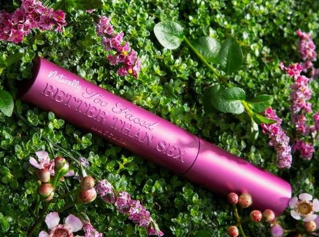 Too Faced представили новую тушь в легендарной коллекции «Better Than Sex»