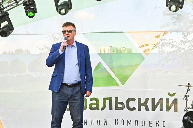 Праздник начался с торжественной части | Источник: Максим Воробьев