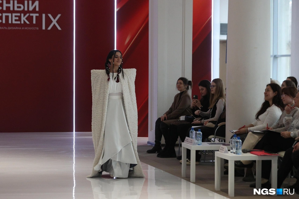 Демонстрация национальных костюмов  | Источник: Андрей Бортко / NGS.RU 