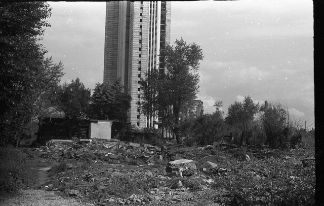 1980 год, строится Дом Советов, который в народе прозвали «зубом мудрости». Сегодня это здание правительства Свердловской области.