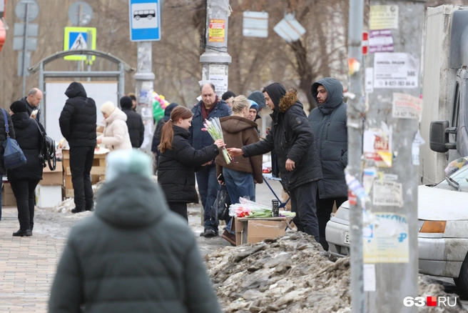 undefined Пасмурная погода утром субботы не добавляет праздничного настроения | Источник: Роман Данилкин / 63.RU