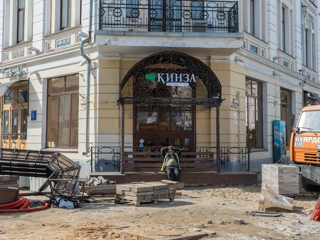 Рабочий на перерыве | Источник: Александр Куренной / 76.RU