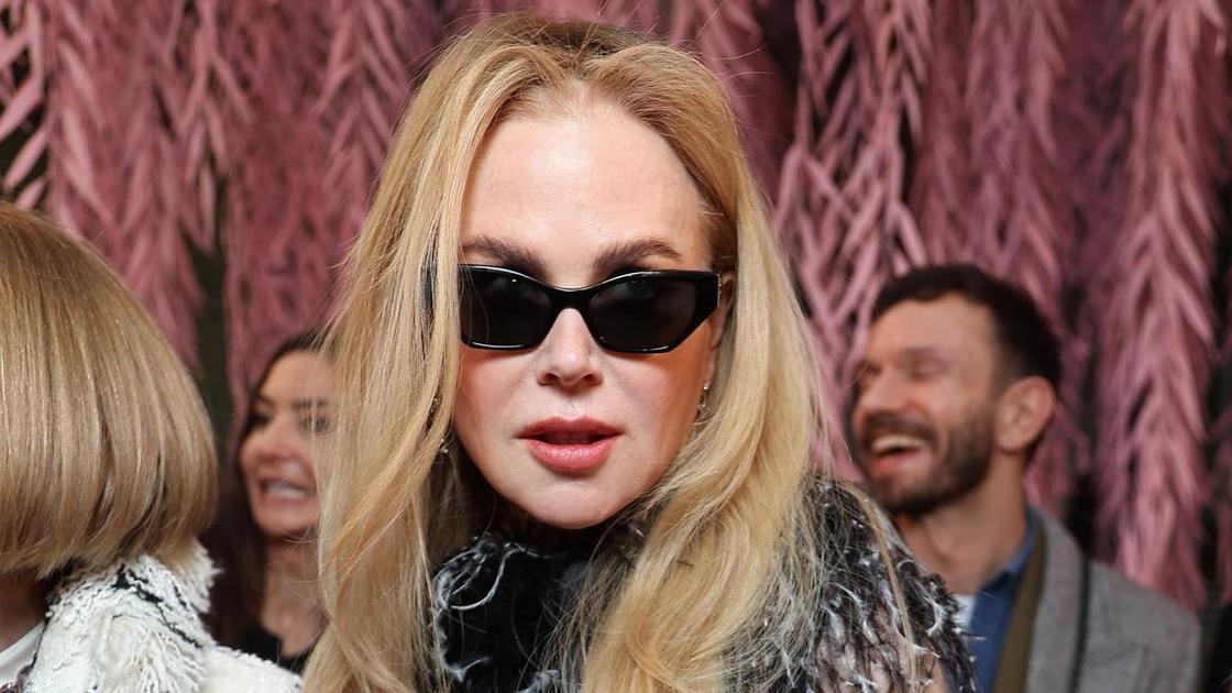 Месяц после развода: Николь Кидман похудела, слетала в Антарктиду и выгуливает кутюр на Неделе моды в Париже