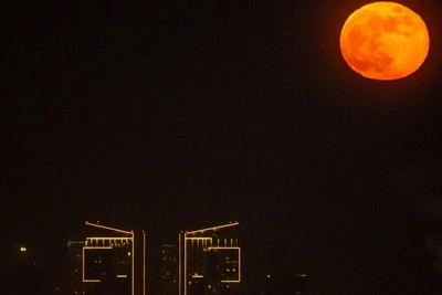 Krasnoyarsk Residents Share Photos of the 'Snow Moon'