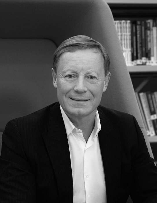 Андрей Россохин — практикующий психоаналитик, доктор психологических наук, основатель Sense-A, первой в России профессиональной платформы онлайн-видеосессий по психоаналитической психотерапии и психоаналитическому бизнес-коучингу, автор книг по психоанализу, в том числе «Тайны нашего бессознательного: Теория психоанализа» и «Путешествие к подлинному Я: Практика психоанализа» | Источник: Psychologies.ru