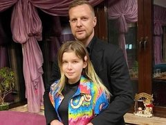 Пока Малафеев радуется новому отцовству, его дочь рыдает на могиле матери