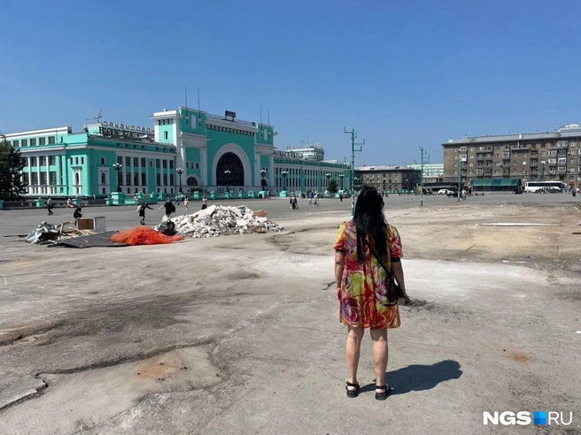 Снесли павильоны, которые портили облик площади, совсем недавно, а после решили взяться за благоустройство | Источник: Александр Ощепков / NGS.RU