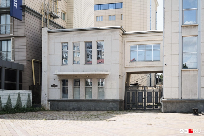 В этом крыле располагались кинокассы | Источник: Дарья Паращенко / 93.RU