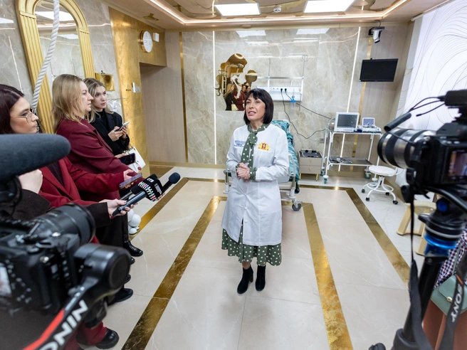 Министр здравоохранения Татьяна Савинова посетила церемонию открытия. | Источник: Владислав Лоншаков / E1.RU