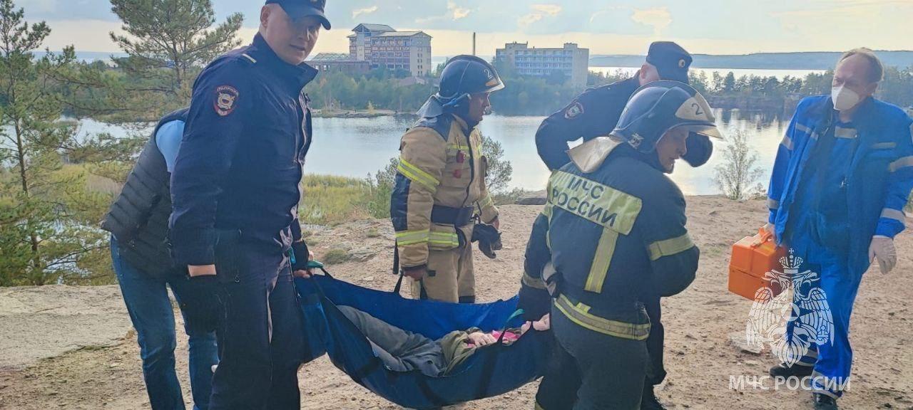 Отдыхающая на карьере в Челябинске упала с 7-метровой высоты