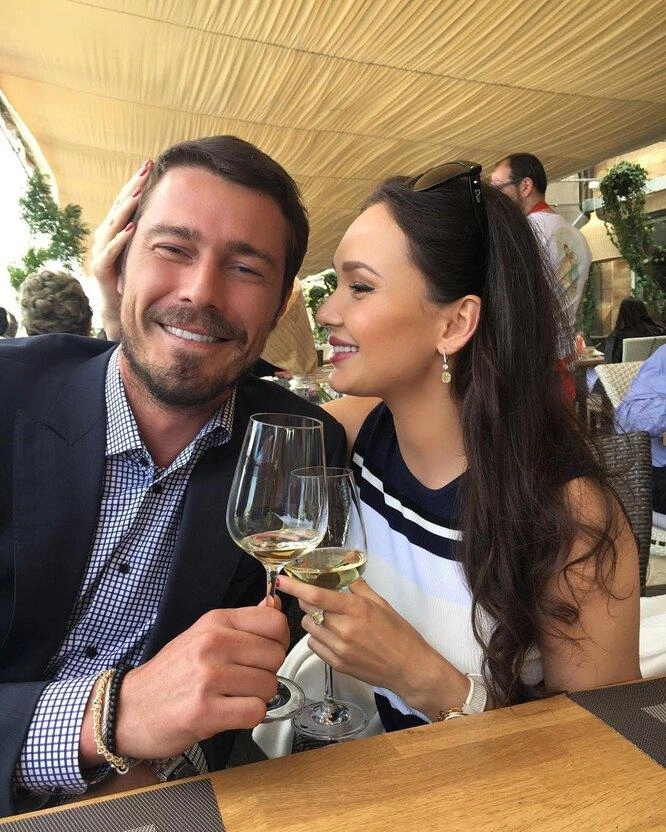 На фото — спортсмен с Аидой Гарифуллиной | Источник: grazia.ru