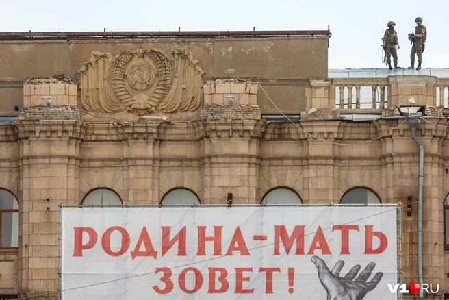 Или даже на крышу Главпочтамта | Источник: Константин Завриков / V1.RU