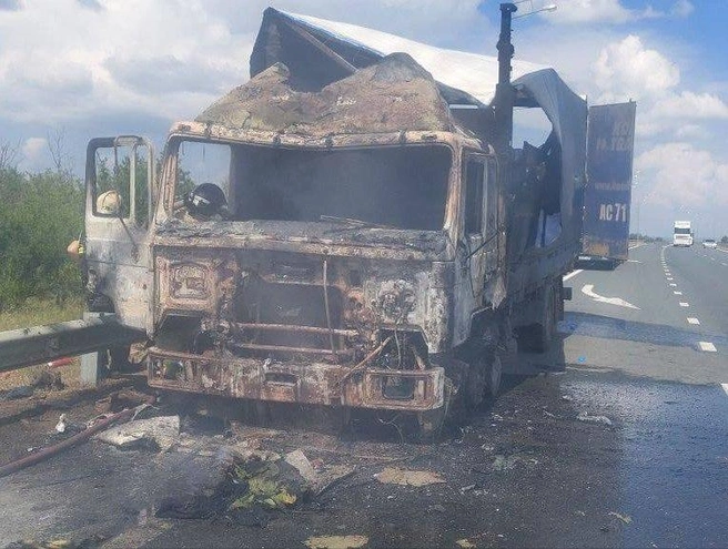 Кабина выгорела почти полностью | Источник: ГКУ Самарской области «Центр по делам ГО, ПБ и ЧС