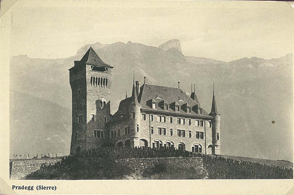 Chateau Mercier, 1917. | mcmaison.ru