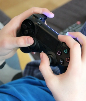 Китай на государственном уровне запретил играть детям после 10 часов вечера