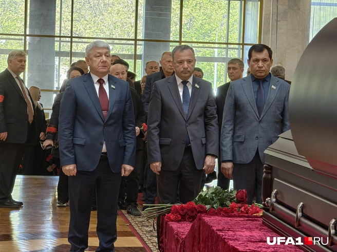 Депутаты пришли на прощание | Источник: Булат Салихов / UFA1.RU