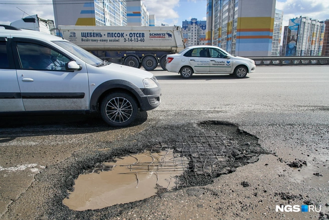 На Димитровский мост каждый год жалуются водители | Источник: Александр Ощепков / NGS.RU