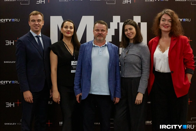 Со спикерами можно было пообщаться и в кулуарах | Источник: Даниил Конин / «ИрСити»