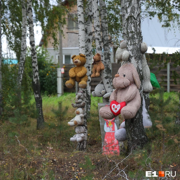 Аллея появилась после смерти друга Лехи | Источник: Владислав Лоншаков / E1.RU 