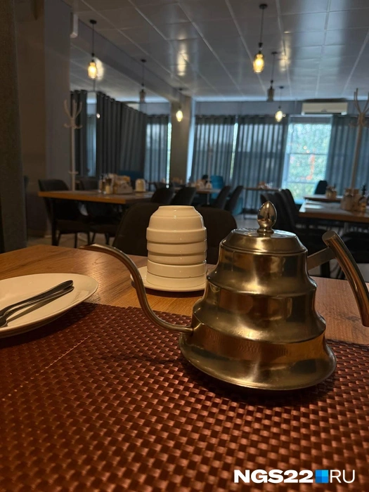 Чайник так и хотелось потереть, чтобы убедиться, что в нем нет джина | Источник: Полина Шевчукова / NGS22.RU