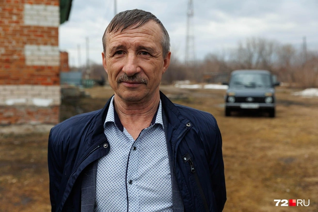 Глава сельского поселения. Со всеми он взаимно общается на «ты». Жители больше воспринимают его как приятеля, Алексей простой в общении | Источник: Ирина Шарова / 72.RU