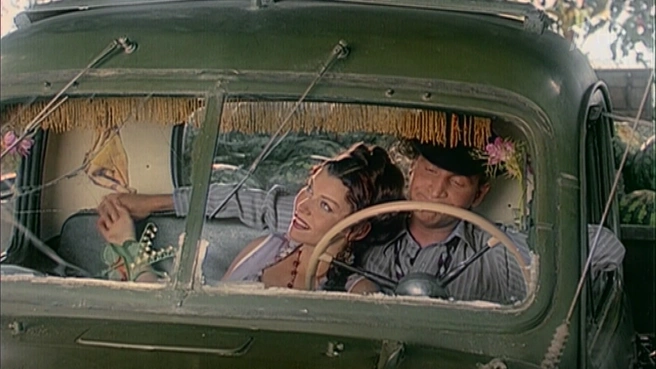 Лада Дэнс была мегапопулярной в середине 90-х | Источник: кадр из мюзикла «Старые песни о главном» (16+), реж. Дмитрий Фикс, ОРТ, 1995 год