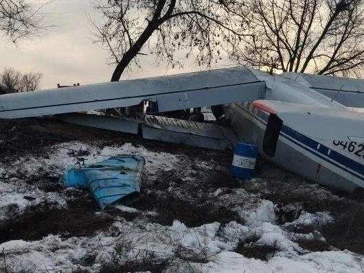 Самолет Ан-2 получил серьезные повреждения в результате аварийной посадки. | Источник: Южная транспортная прокуратура