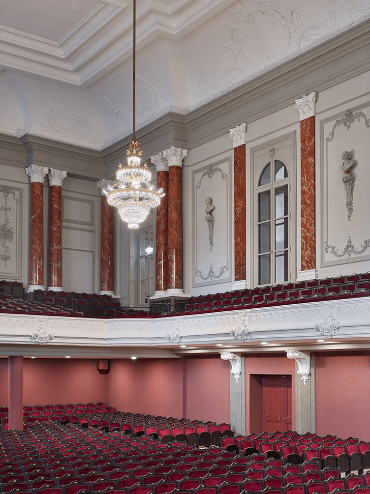Herzog & de Meuron: реконструкция концертного зала XIX века
