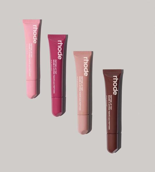 Бальзам для губ RHODE Peptide Lip TintТот самый бальзам для губ от Хейли Бибер, который тает на губах, придавая им цвет и насыщенное глянцевое глазированное покрытие.