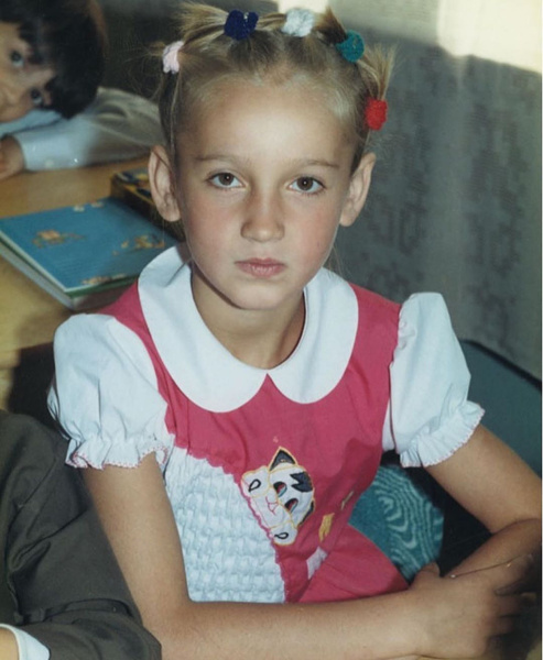 Фото №1 - Ольга Бузова показала, как выглядела в первом классе