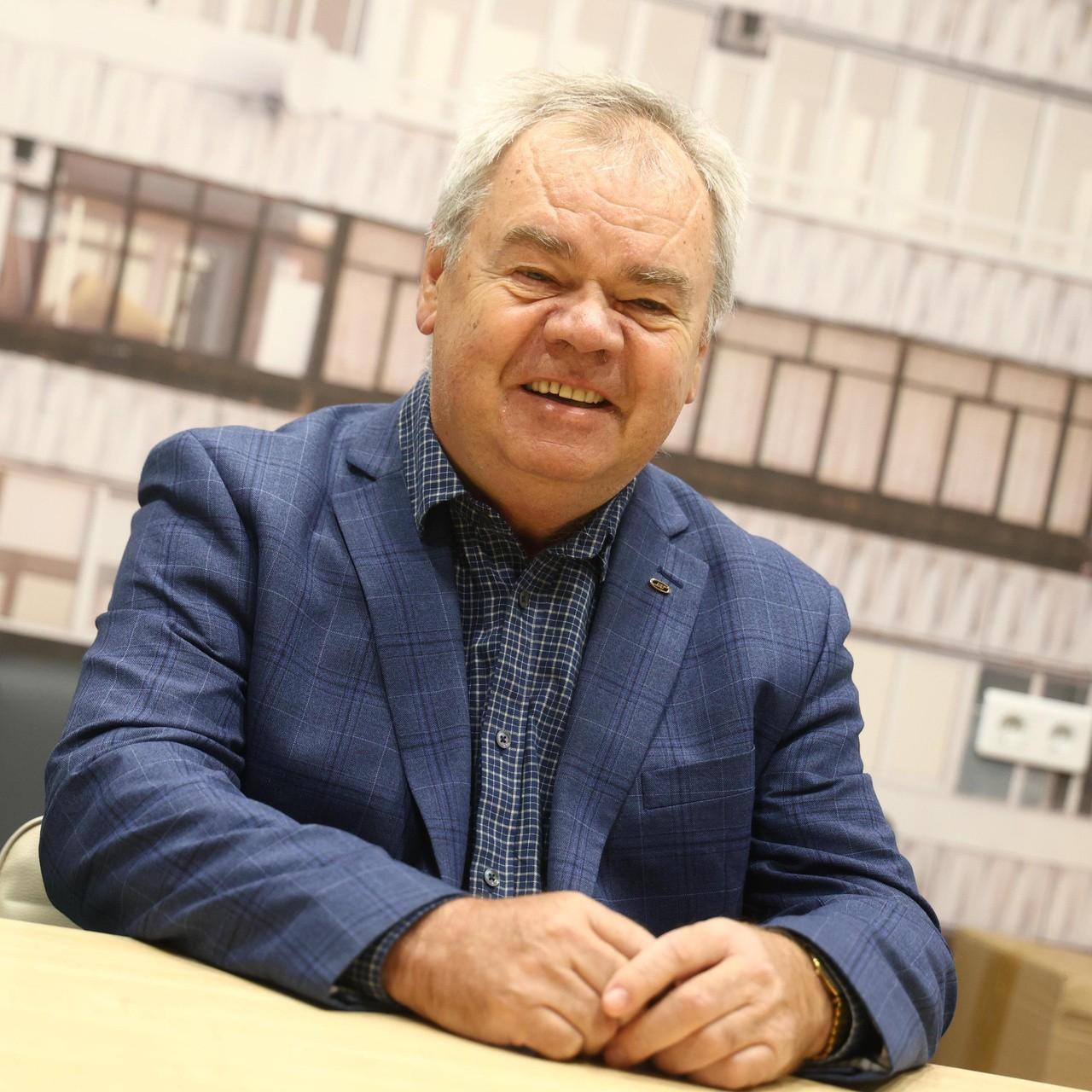 <p>Анатолий Лебедев</p>