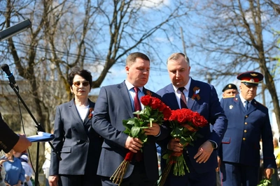 В Медведевке открыли восстановленный мемориал «Вечный огонь»