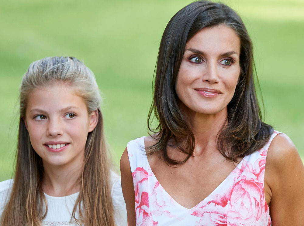 Королева Летиция провела стильную фотосессию на отдыхе | marieclaire.ru