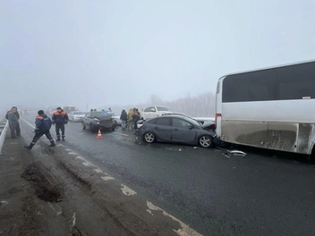 В «замес» попали и машины, и автобусы | Источник: УМВД России по Оренбургской области