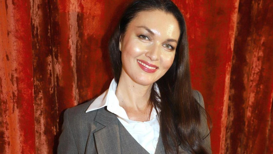 44-летняя Юлия Такшина больше не прячет любовь — актриса вышла в свет с мужчиной