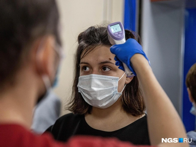 Также выросло количество людей, заболевших ОРВИ и гриппом | Источник: Александр Ощепков / NGS.RU