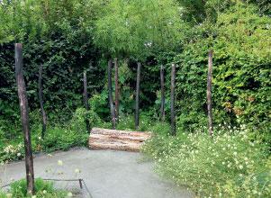 От бревна до типи из ивовых прутьев: как создать зону отдыха и уединения в своем саду
