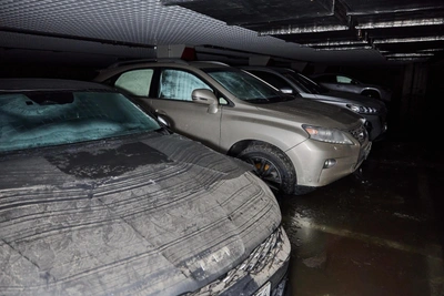 Cars Frozen in Ice After Novosibirsk Luxury Complex Flood