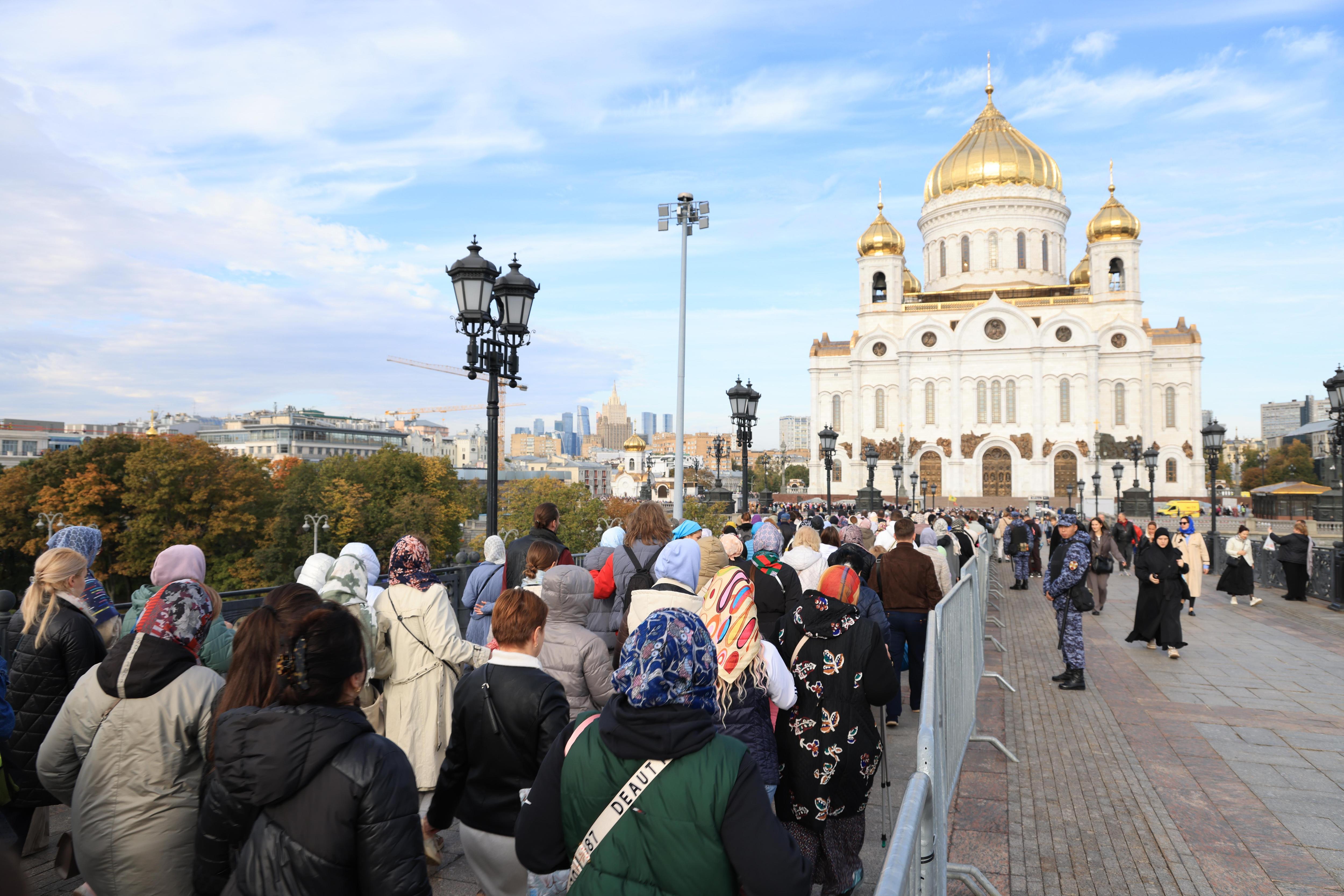 Триллионы на шлагбаумы, туалеты и свои зарплаты: на что власти Москвы потратят бюджет