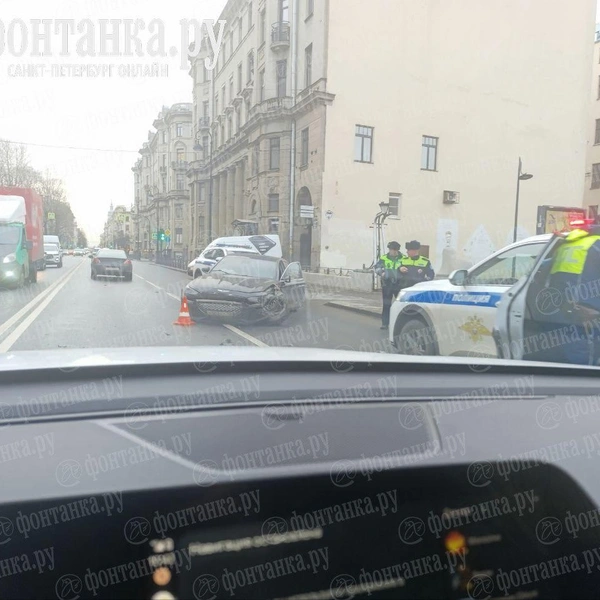 «Жесть на всю дорогу»: массовое ДТП сковало движение в районе «Петроградской» | Источник: «Фонтанка.ру»