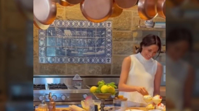 Markle has given glimpses of the kitchen in their Montecito come in social media cooking posts. | Источник: @meghan/Instagram