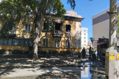 Девять человек самостоятельно эвакуировались при пожаре на Народной