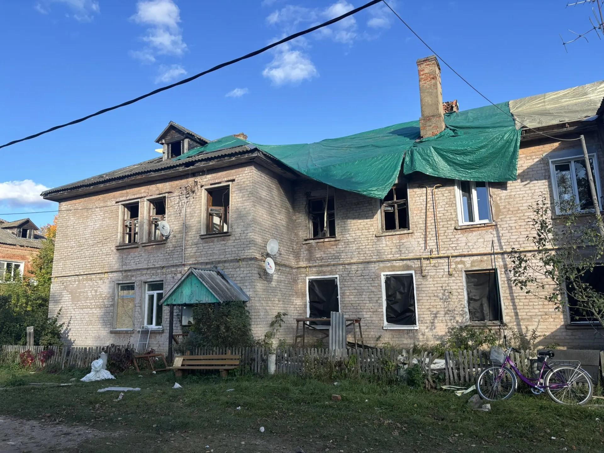 Выбиты сотни окон: местные показали последствия ЧП на заводе петард в Ярославской области. Видео