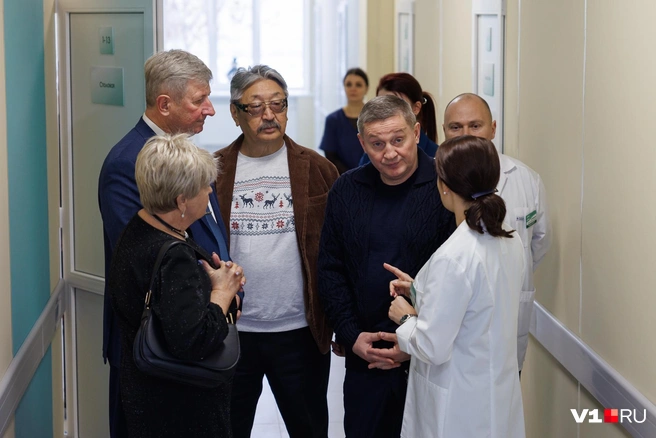 Главный врач рассказала губернатору о проделанных работах | Источник: Алексей Волхонский / V1.RU
