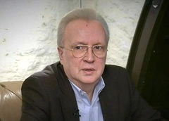 Бутылка водки и два стакана: что нашли в квартире Милокостого, о смерти которого узнали спустя 10 дней
